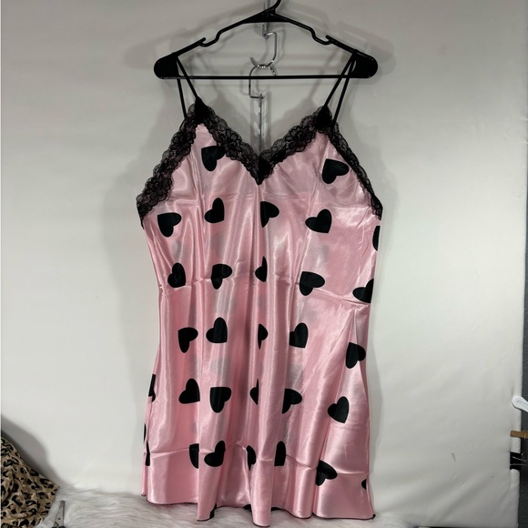 Pink Satin Chemise Nighty with Black Hearts and Black Lace XL NIP - Picture 6 of 6